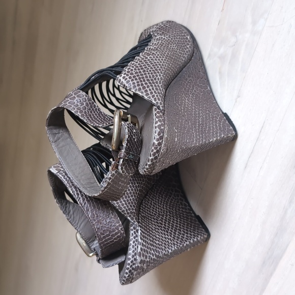 Givenchy Gray Python Embossed Leather Heels - Picture 3 of 6